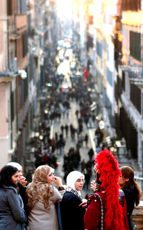 Centurian assists Muslim tourists