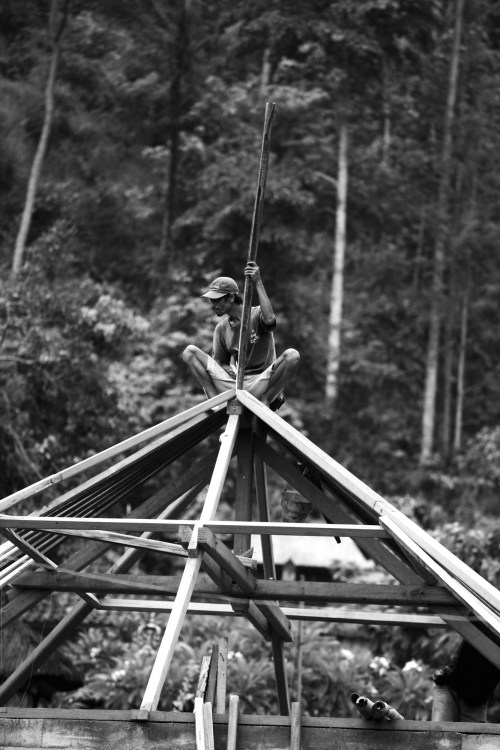 Man on roof, Sideman road area
