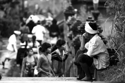 6999 Watching the ladies, Pura Besakih