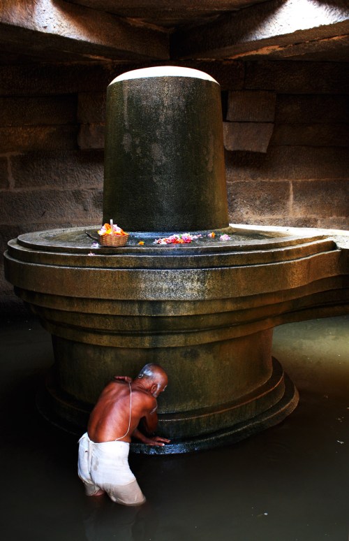 2965 Tending the lingam
