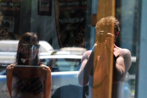 5887 Bronte window selfie