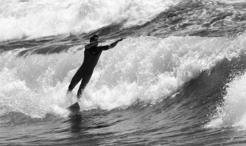 7981 Surfer's leap B&W